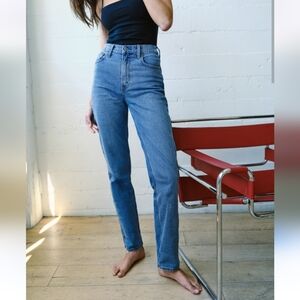 Abercrombie 90s Straight Ultra High Rise Jean